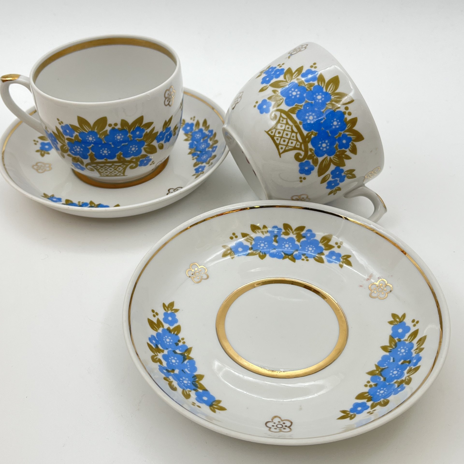 Набор чайных пар с цветочным декором, на 2 персоны, фарфор, деколь, золочение, Дмитровский фарфоровый завод (ДФЗ Вербилки), СССР, 1965-1990 гг.