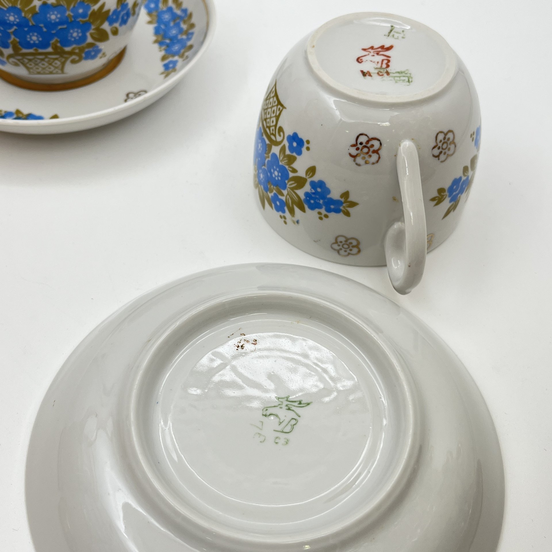 Набор чайных пар с цветочным декором, на 2 персоны, фарфор, деколь, золочение, Дмитровский фарфоровый завод (ДФЗ Вербилки), СССР, 1965-1990 гг.