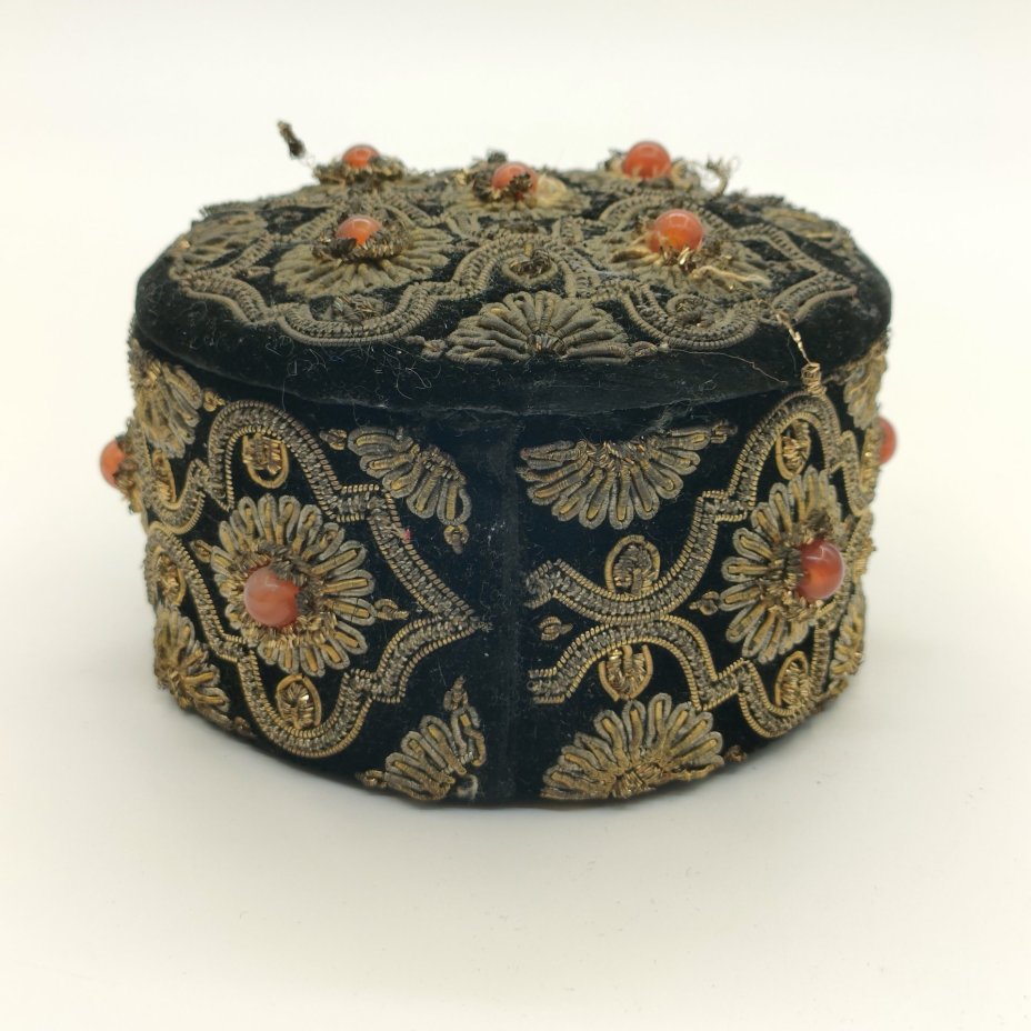 Шкатулка для украшений с орнаментальным декором