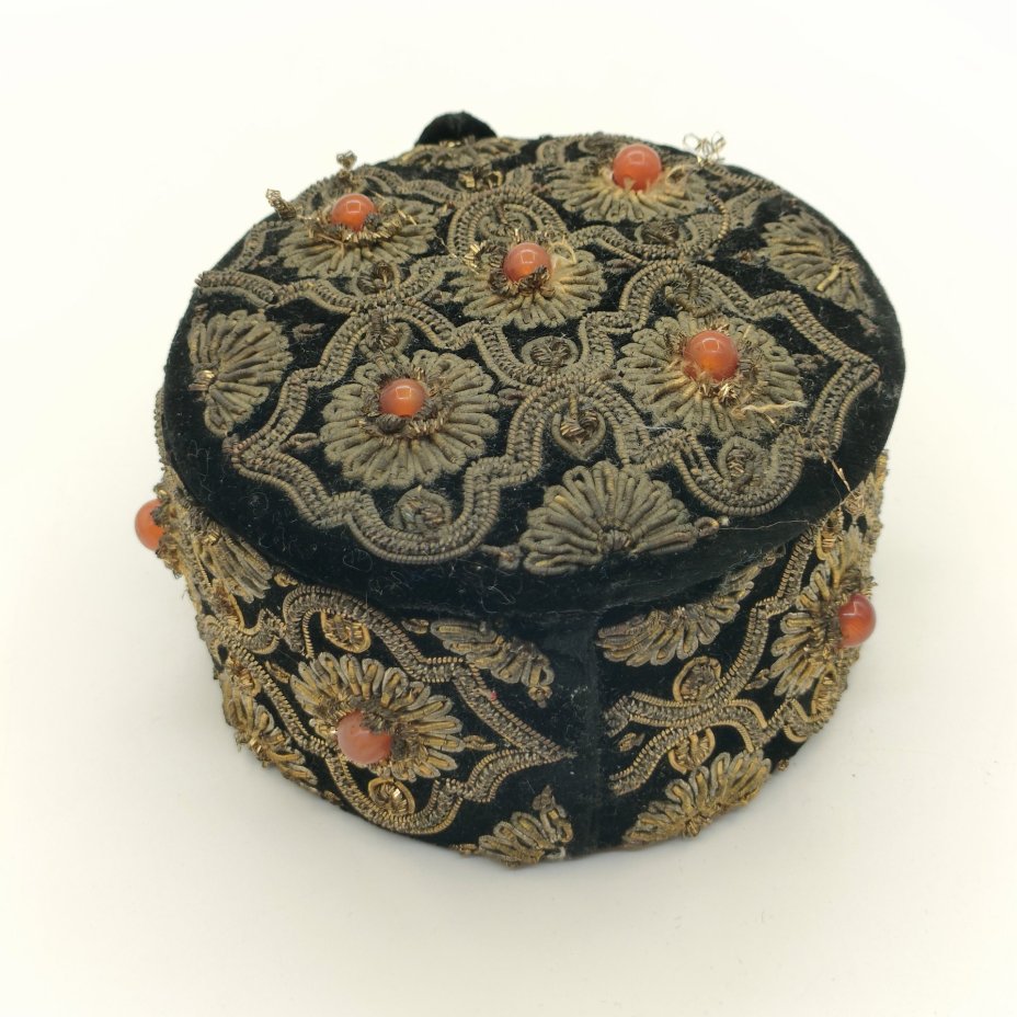 Шкатулка для украшений с орнаментальным декором