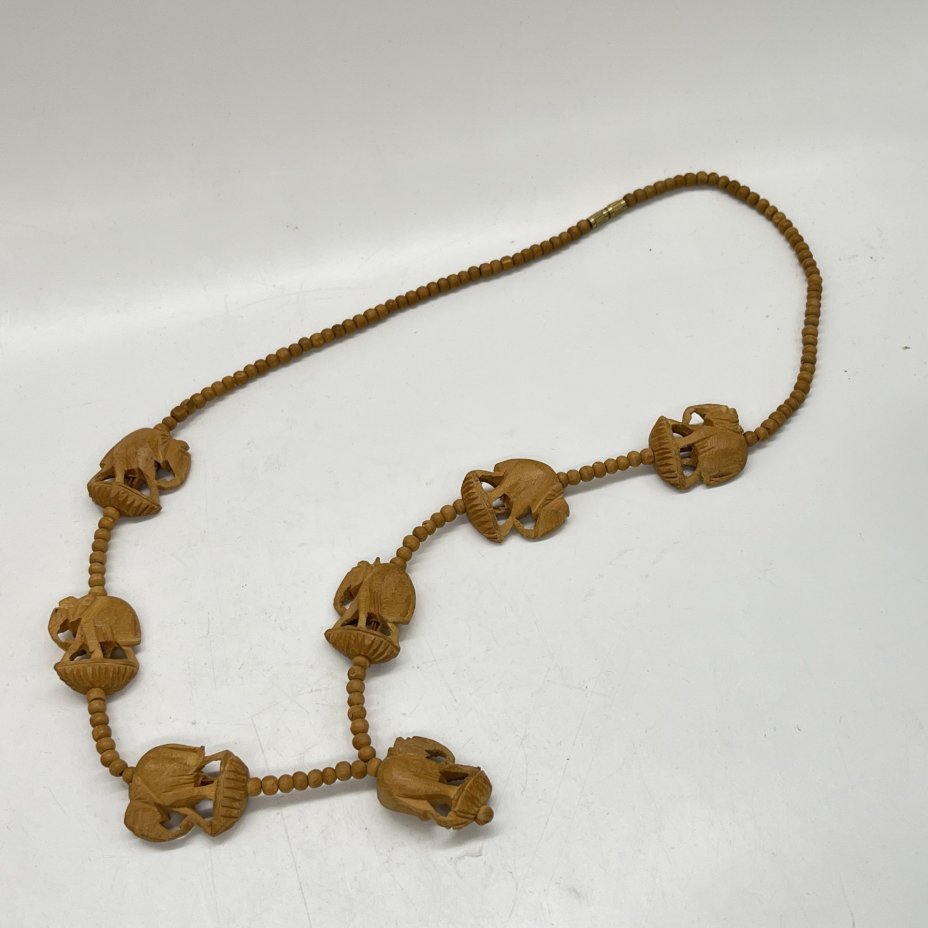 Ожерелье "Слоны", глина, резьба, Африка, 1990-2010 гг.