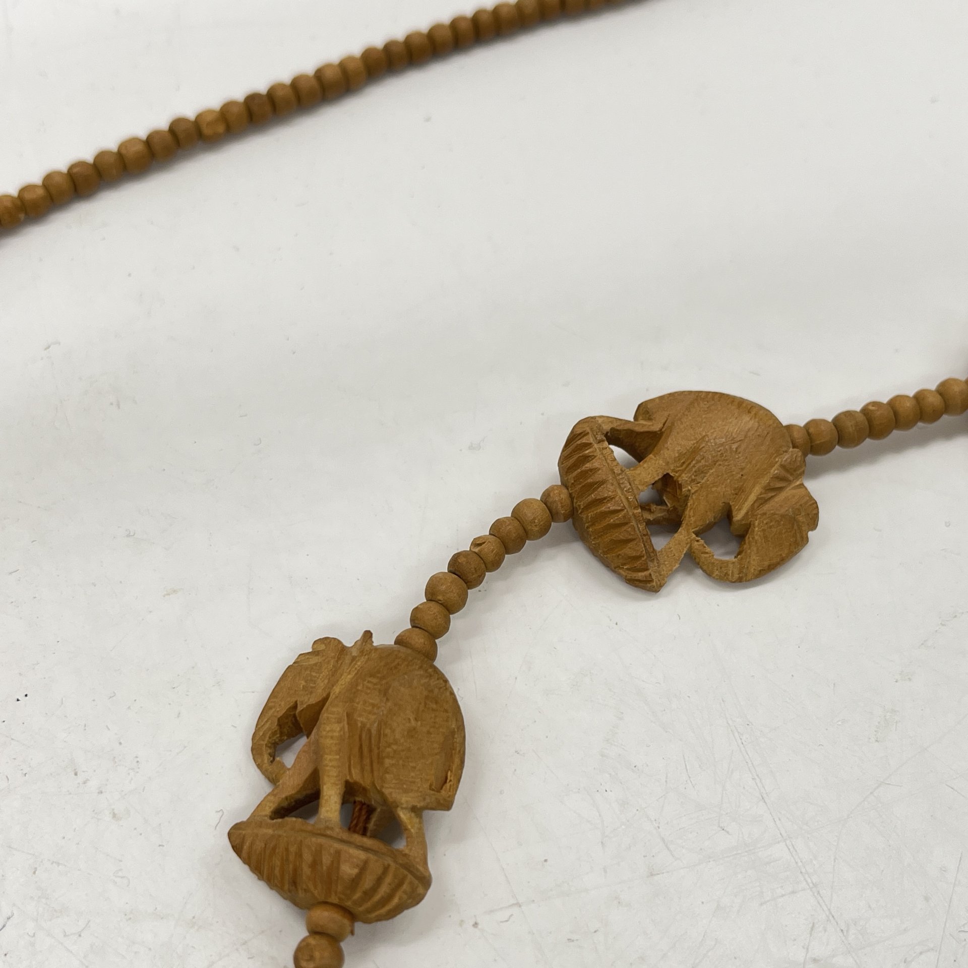 Ожерелье "Слоны", глина, резьба, Африка, 1990-2010 гг.