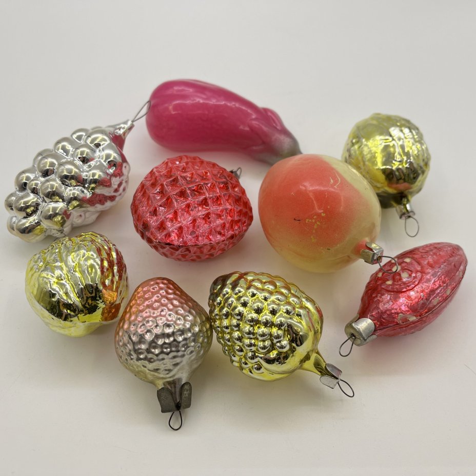 Набор из 9-ти винтажных ёлочных игрушек различных форм и расцветок