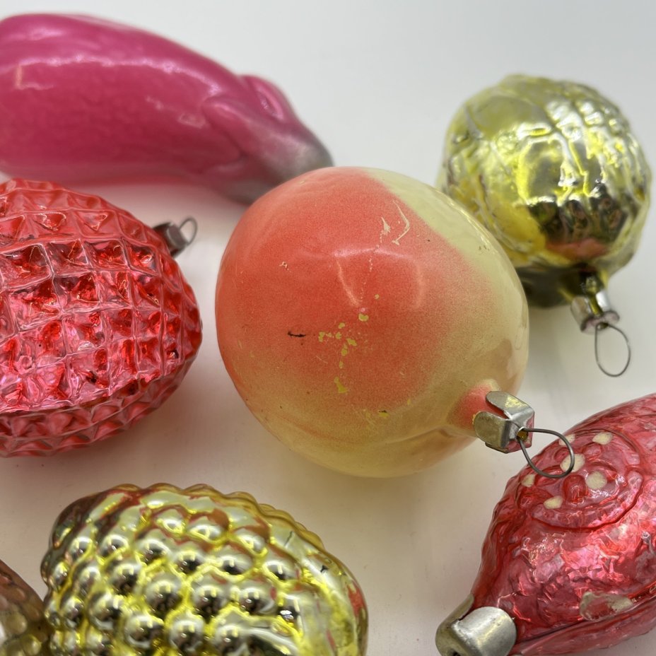 Набор из 9-ти винтажных ёлочных игрушек различных форм и расцветок