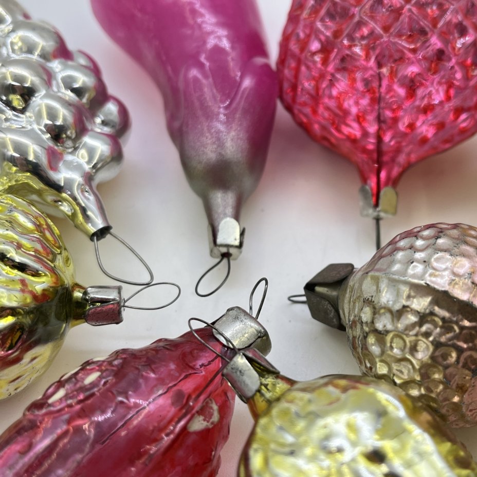 Набор из 9-ти винтажных ёлочных игрушек различных форм и расцветок