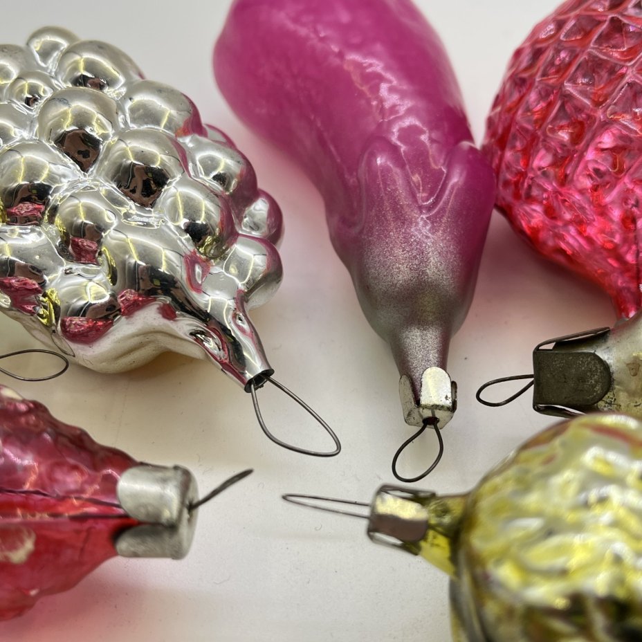 Набор из 9-ти винтажных ёлочных игрушек различных форм и расцветок