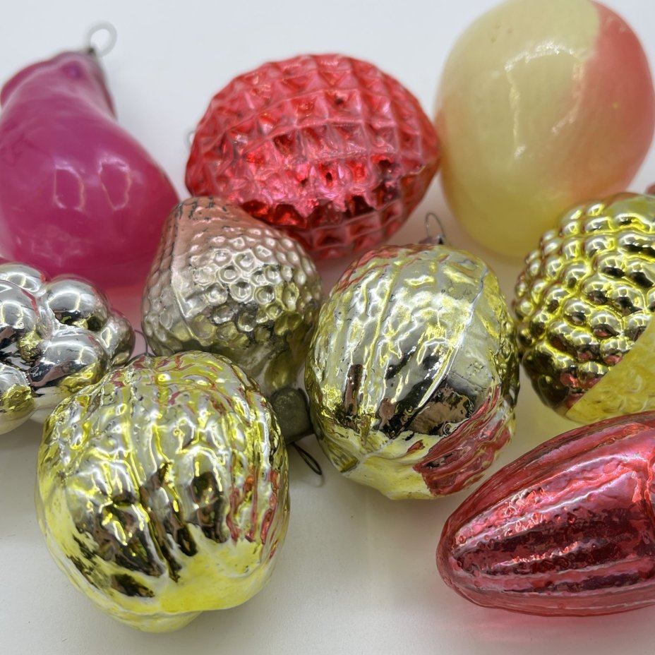 Набор из 9-ти винтажных ёлочных игрушек различных форм и расцветок