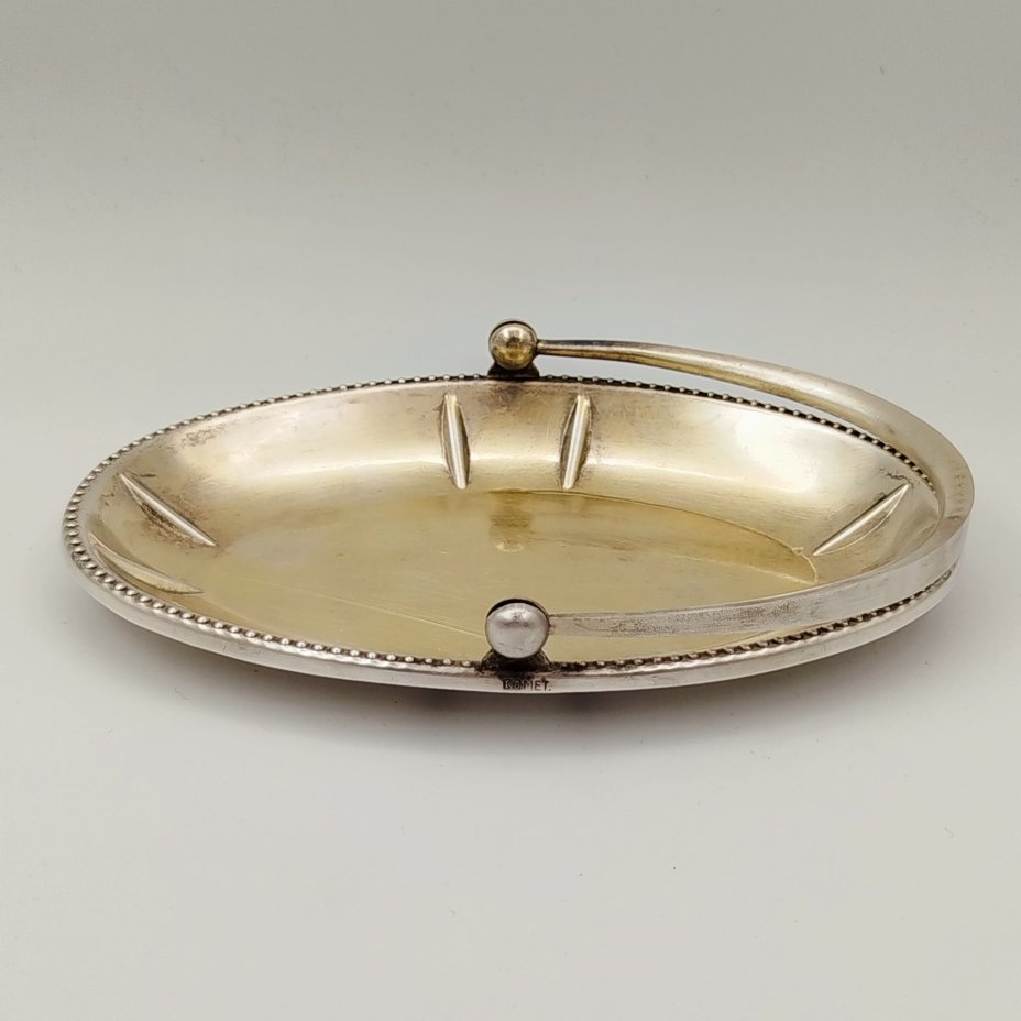 Ваза (орешница) миндалевидной формы