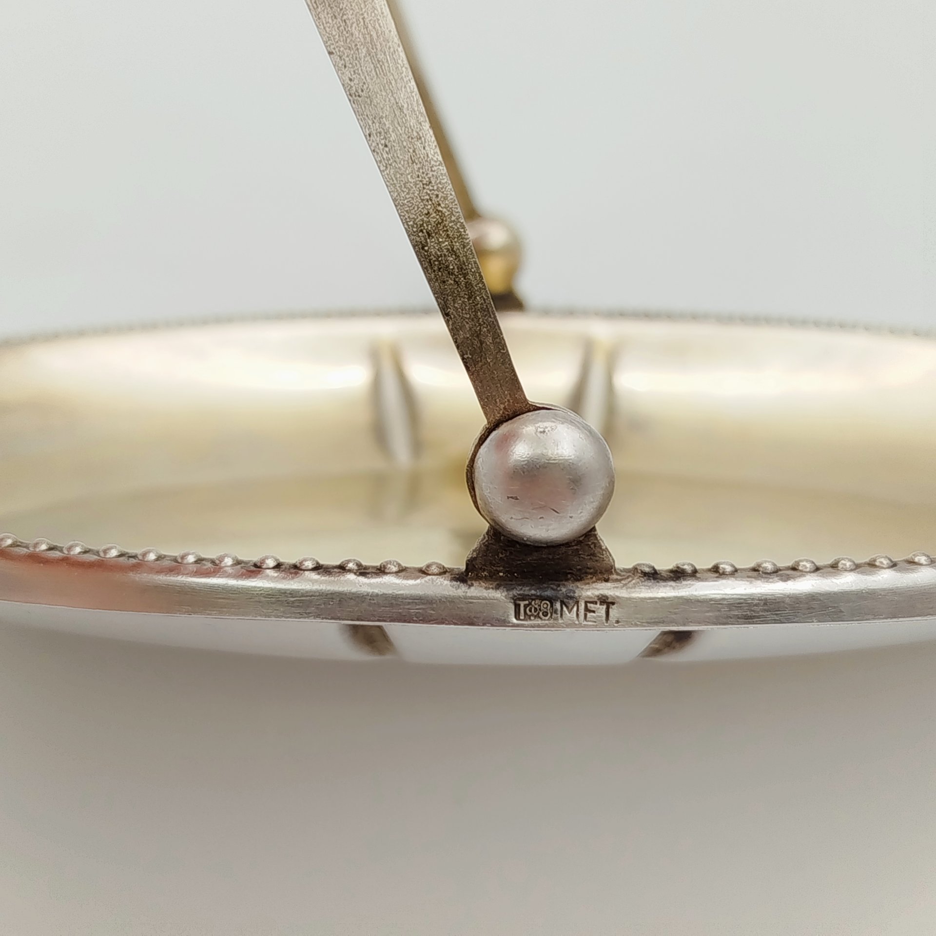 Ваза (орешница) миндалевидной формы