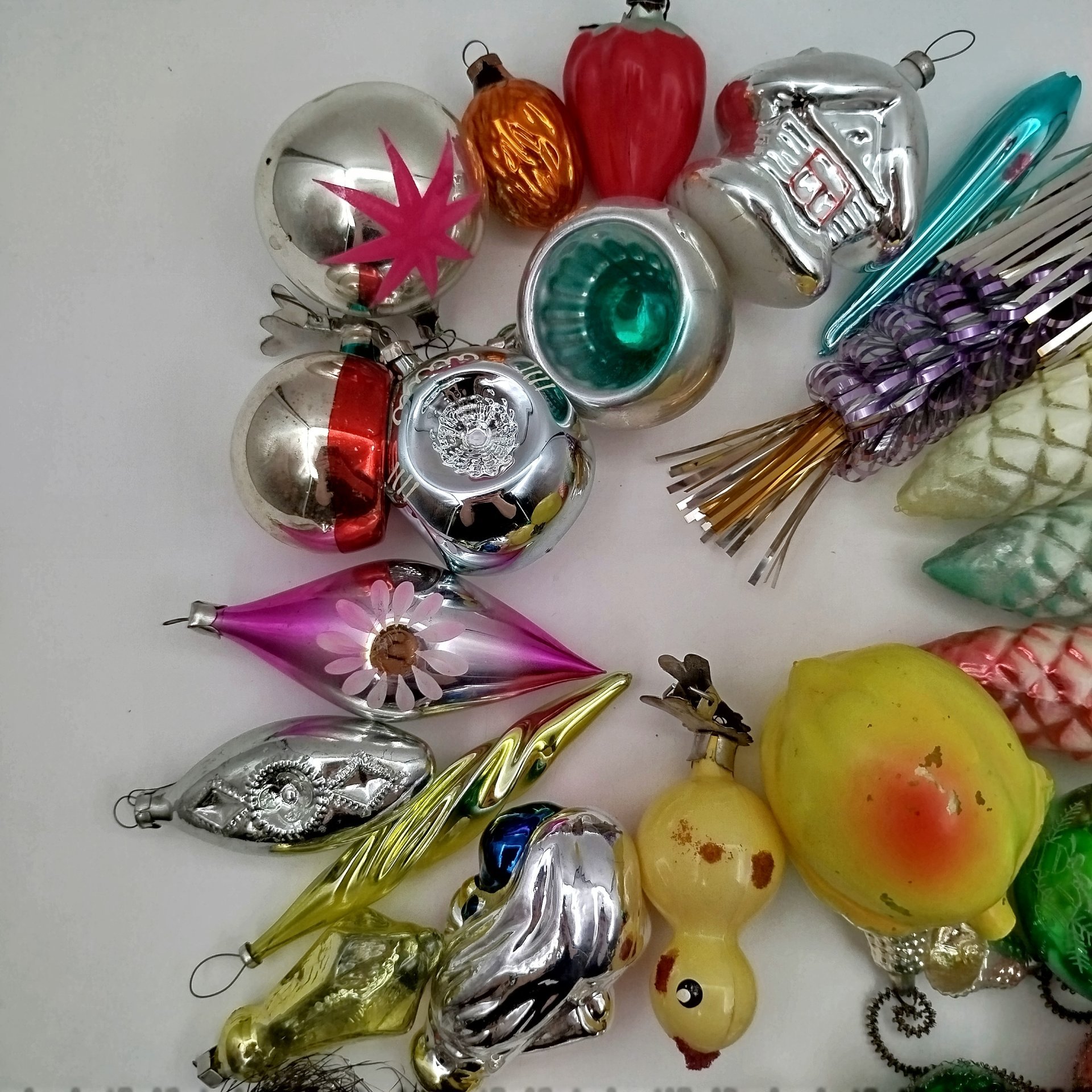 Набор из 20 ёлочных игрушек в оригинальной коробке (в подборе), стекло, краска, металл, картон, ГДР, 1960-1990 гг.