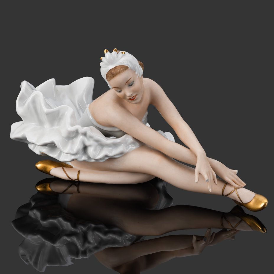 Статуэтка "Сидящая балерина", фарфор, роспись, золочение, Schaubach-Kunst, Wallendorf, Германия, 1953-1962 гг.