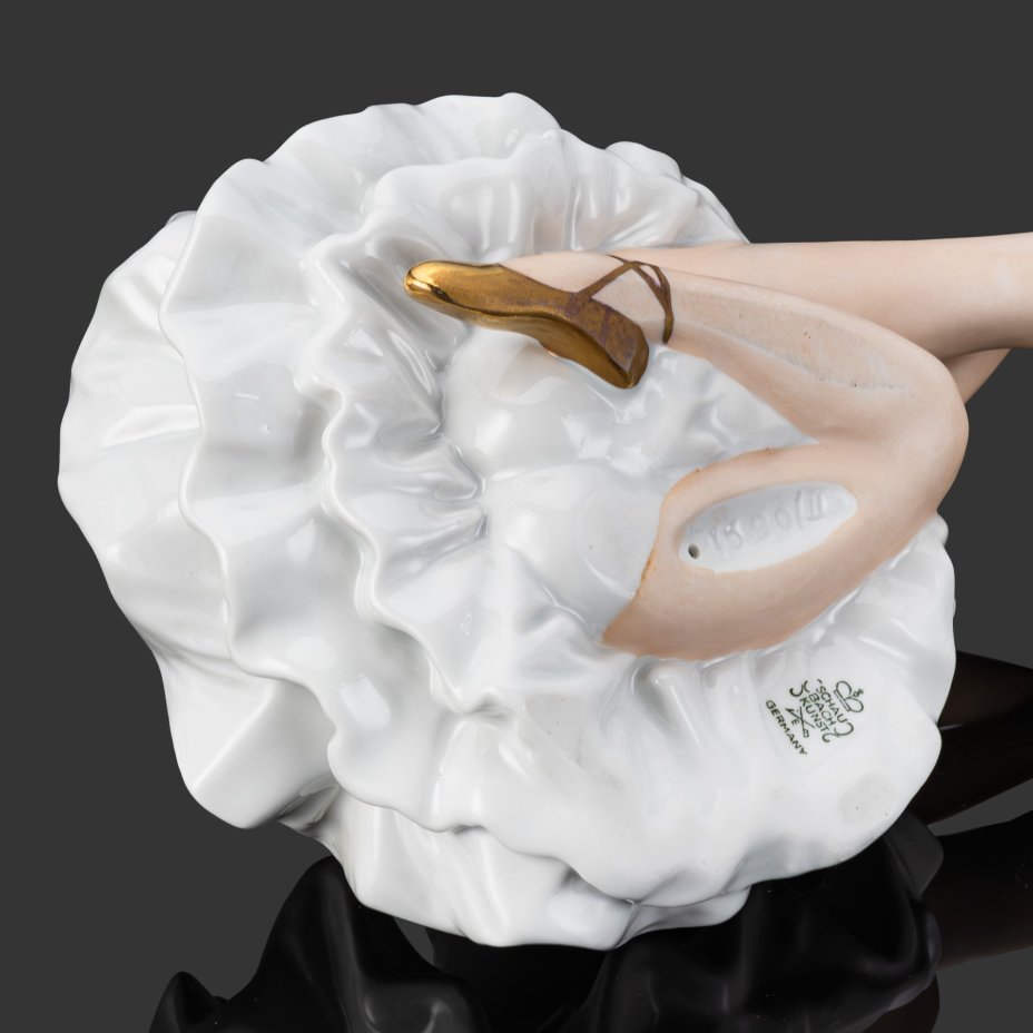 Статуэтка "Сидящая балерина", фарфор, роспись, золочение, Schaubach-Kunst, Wallendorf, Германия, 1953-1962 гг.