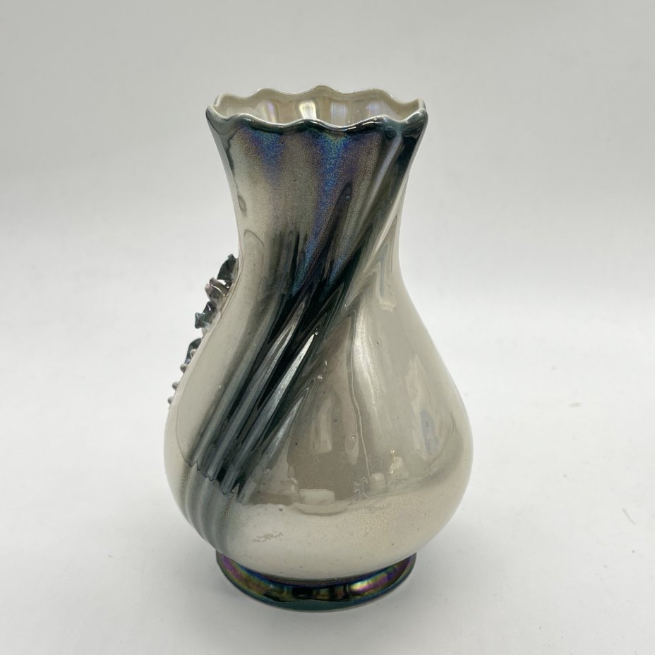 Вазочка небольшая с лепным цветочным декором