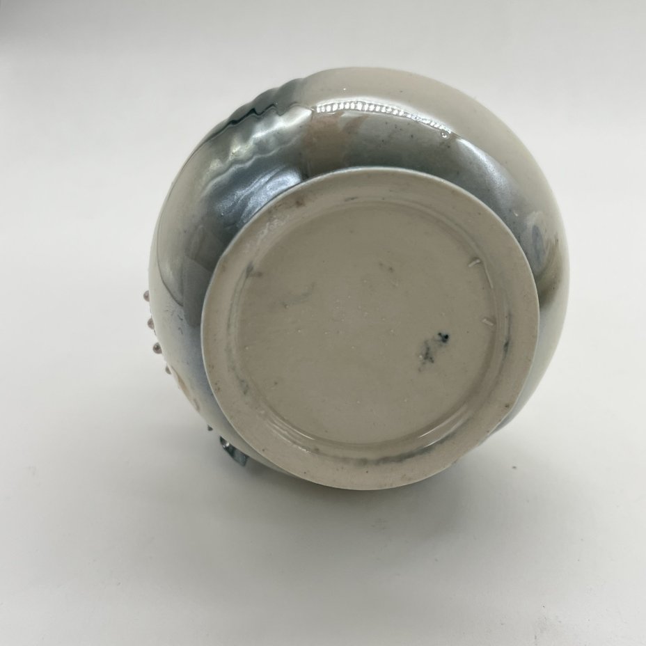 Вазочка небольшая с лепным цветочным декором