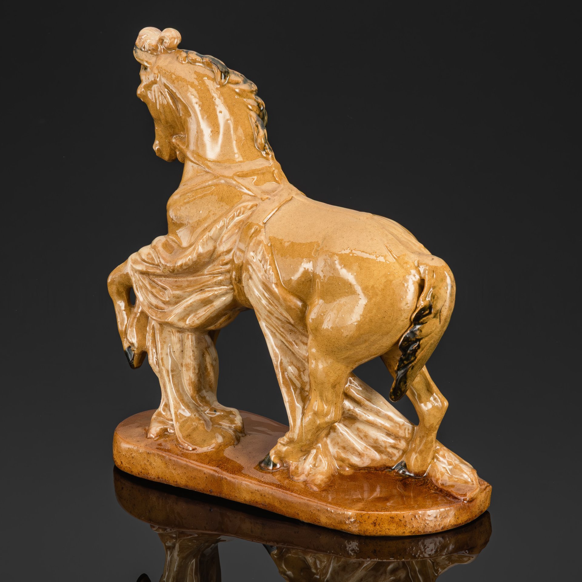 Скульптура "Цирковая лошадь", скульптор Н.И. Бессарабова