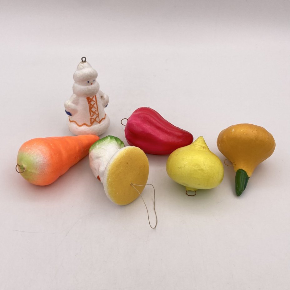 Набор из 6 ёлочных игрушек, композитный материал, краска, металл, СССР, 1960-1990 гг.