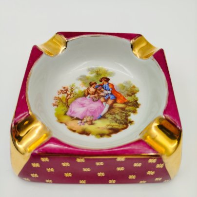 Пепельница,  украшенная изображением сюжета по картине Жан-Оноре Фрагонара, фарфор, деколь, крытье, золочение, Limoges, Франция, 1960-1980 гг.