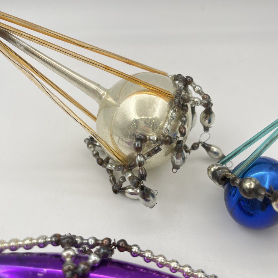 Набор елочных игрушек в виде спутников, стекло, краска, металл, Завод «Лаборприбор», СССР, 1940-1960 гг.