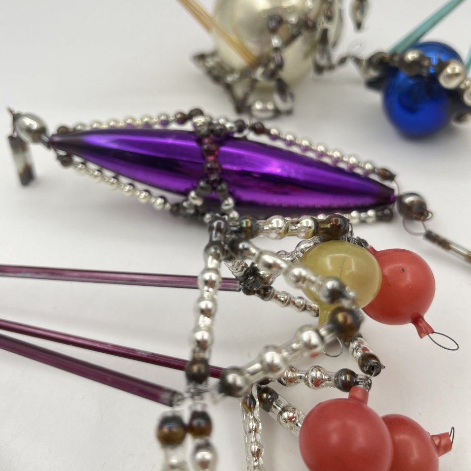 Набор елочных игрушек в виде спутников, стекло, краска, металл, Завод «Лаборприбор», СССР, 1940-1960 гг.