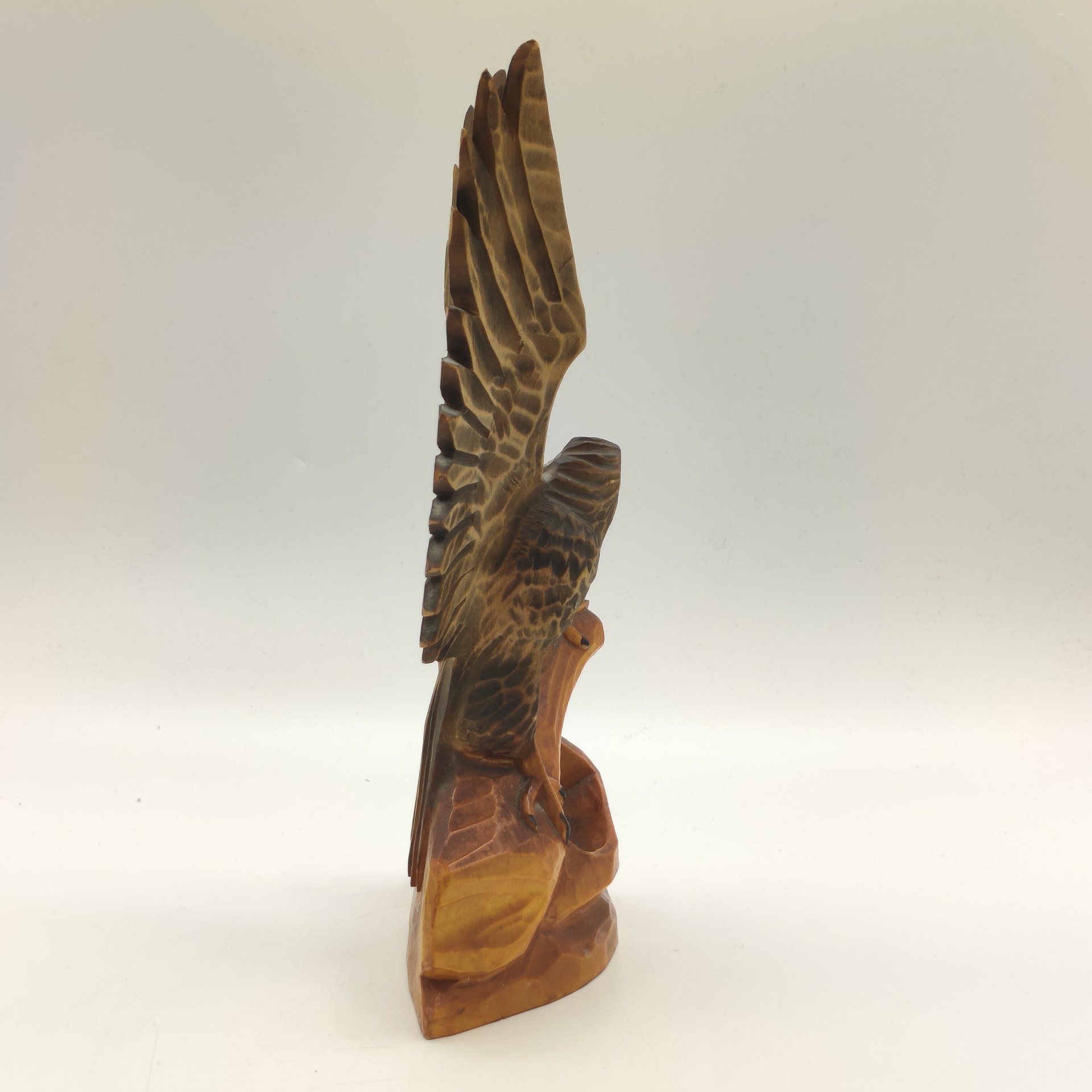 Статуэтка "Орёл", Львовская фабрика художественных изделий им. Леси Украинки, дерево, резьба, лак, СССР, 1970-1990 гг.