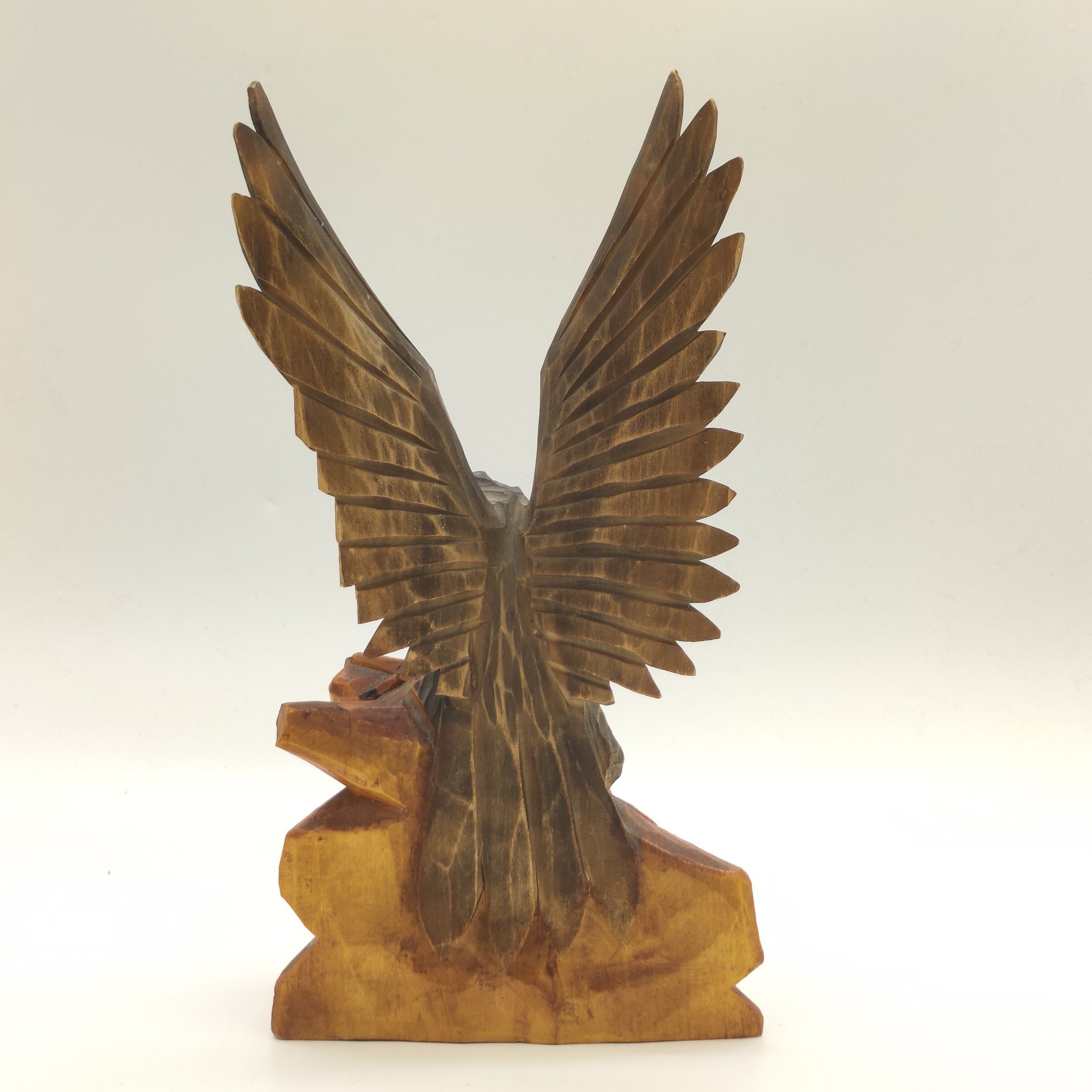 Статуэтка "Орёл", Львовская фабрика художественных изделий им. Леси Украинки, дерево, резьба, лак, СССР, 1970-1990 гг.