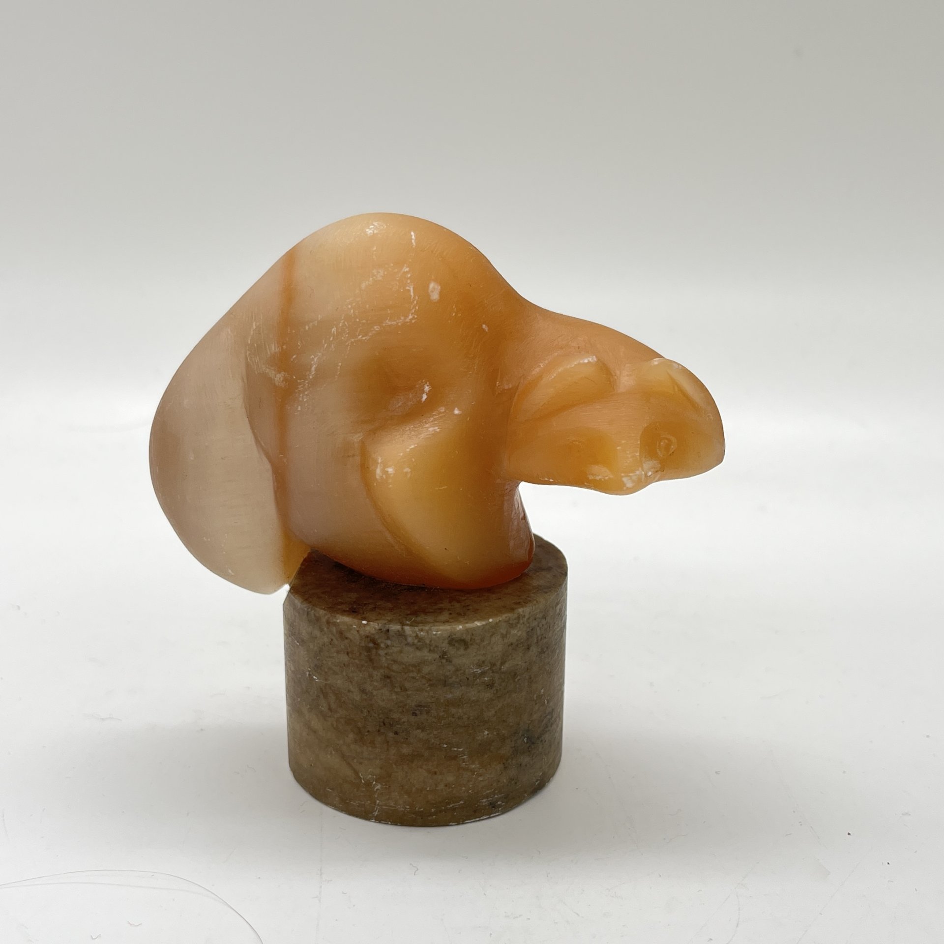 Статуэтка "Песец" на круглой подставке, натуральный камень, СССР, 1980-2000 гг.