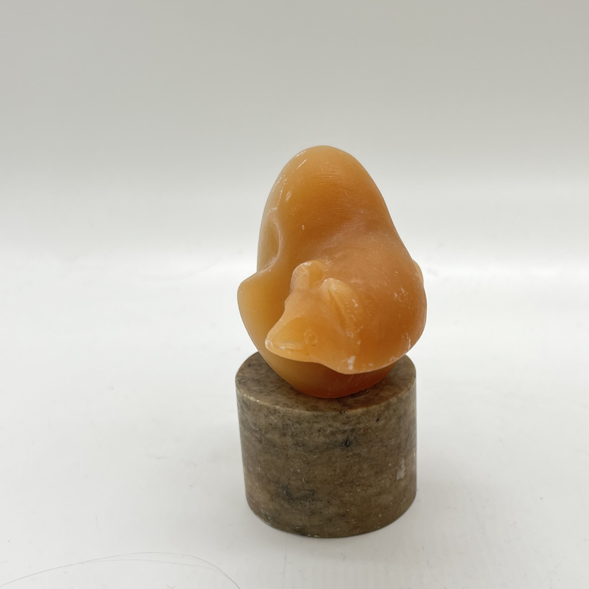 Статуэтка "Песец" на круглой подставке, натуральный камень, СССР, 1980-2000 гг.