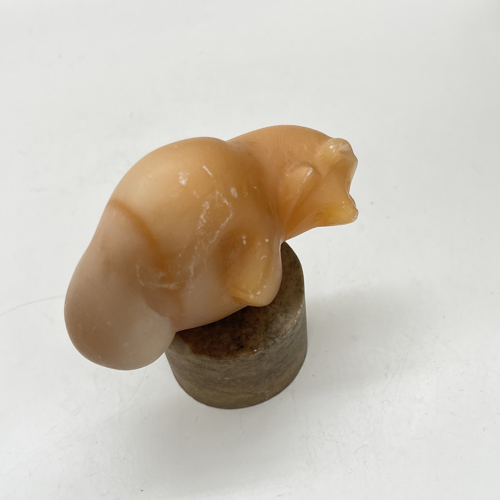 Статуэтка "Песец" на круглой подставке, натуральный камень, СССР, 1980-2000 гг.