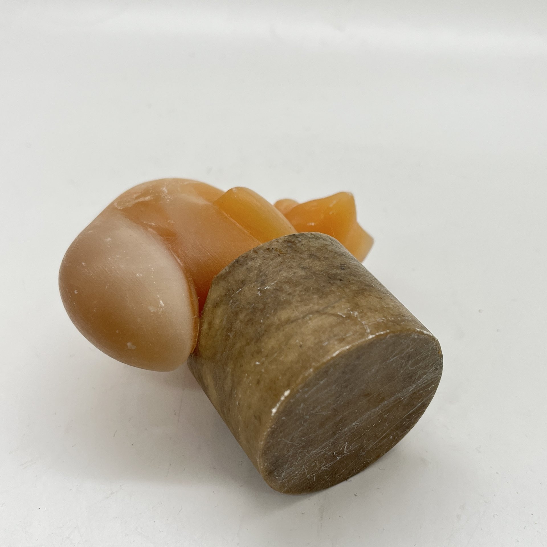 Статуэтка "Песец" на круглой подставке, натуральный камень, СССР, 1980-2000 гг.