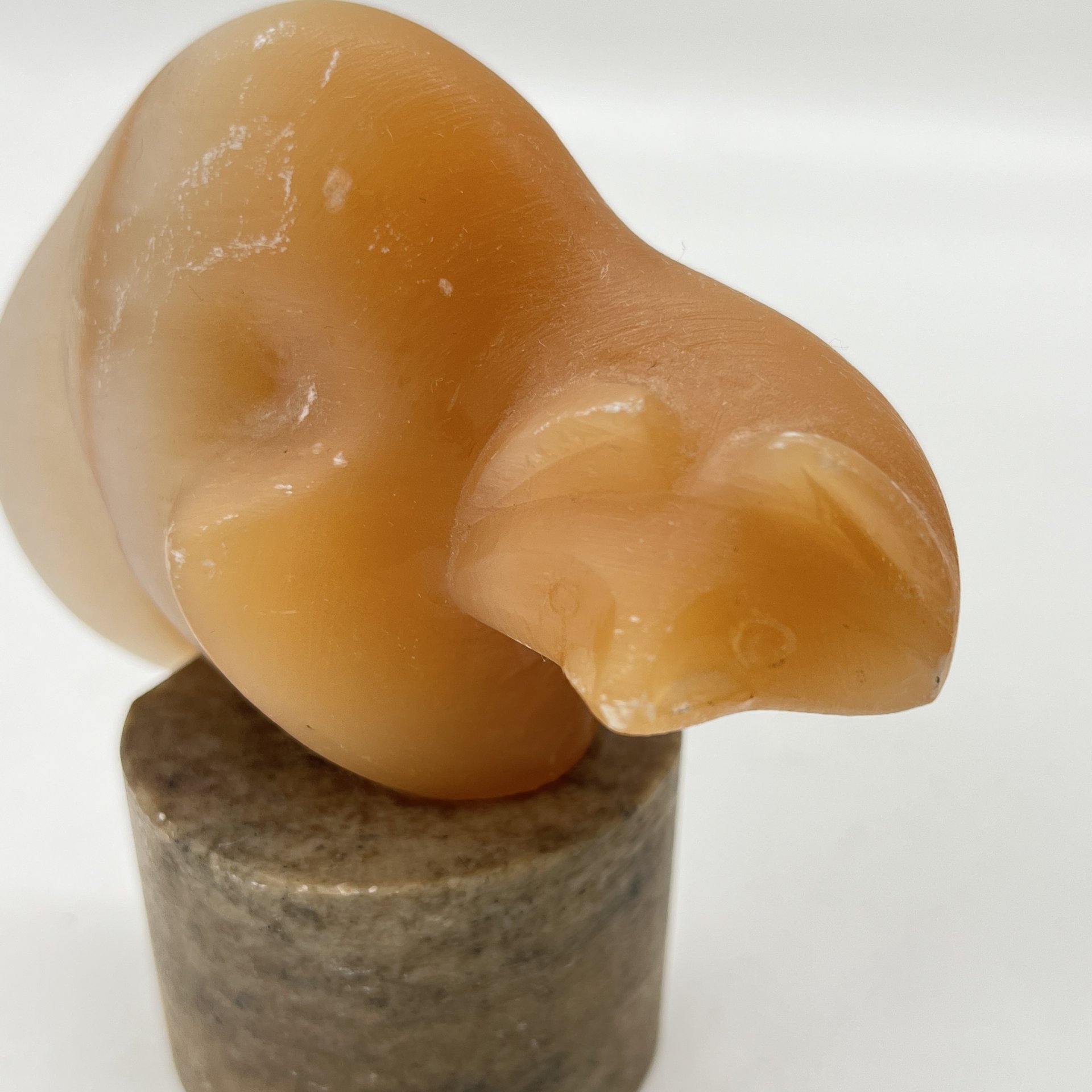 Статуэтка "Песец" на круглой подставке, натуральный камень, СССР, 1980-2000 гг.