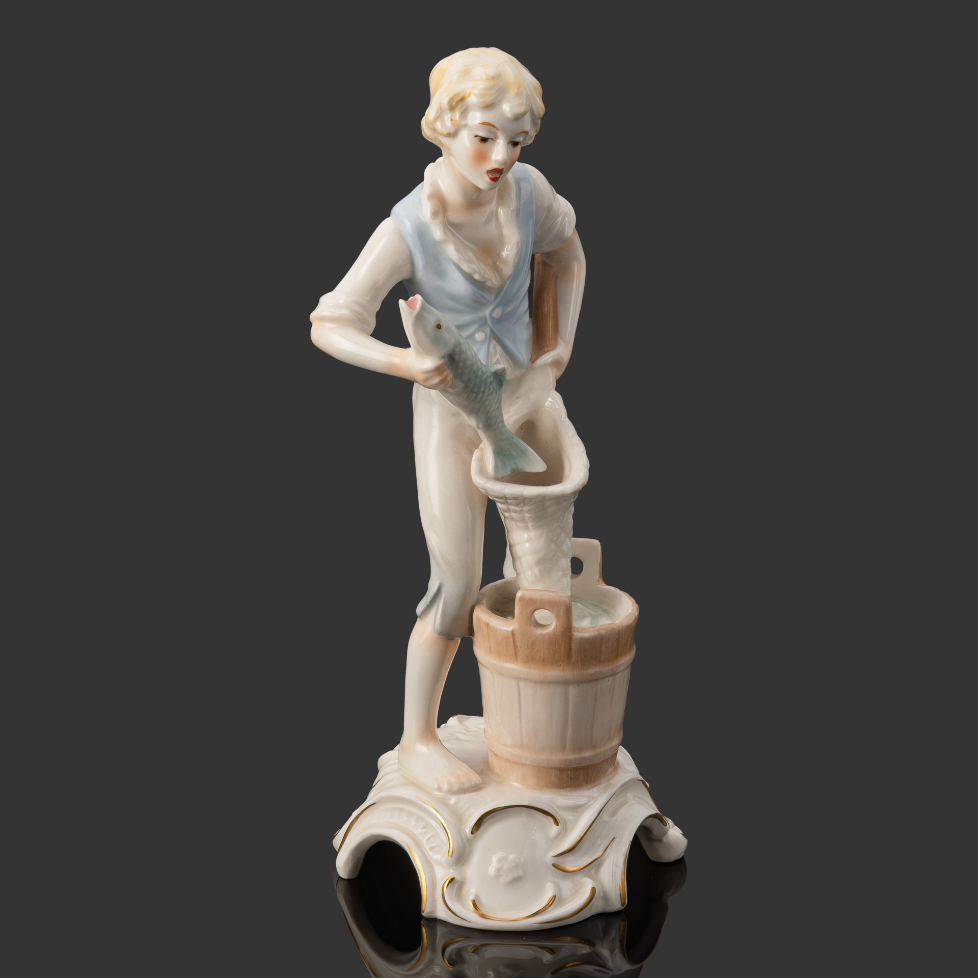 Статуэтка "Рыбак", автор  Gerhard Bochmann, фарфор, роспись, золочение, Goebel, Германия, 1971 г.