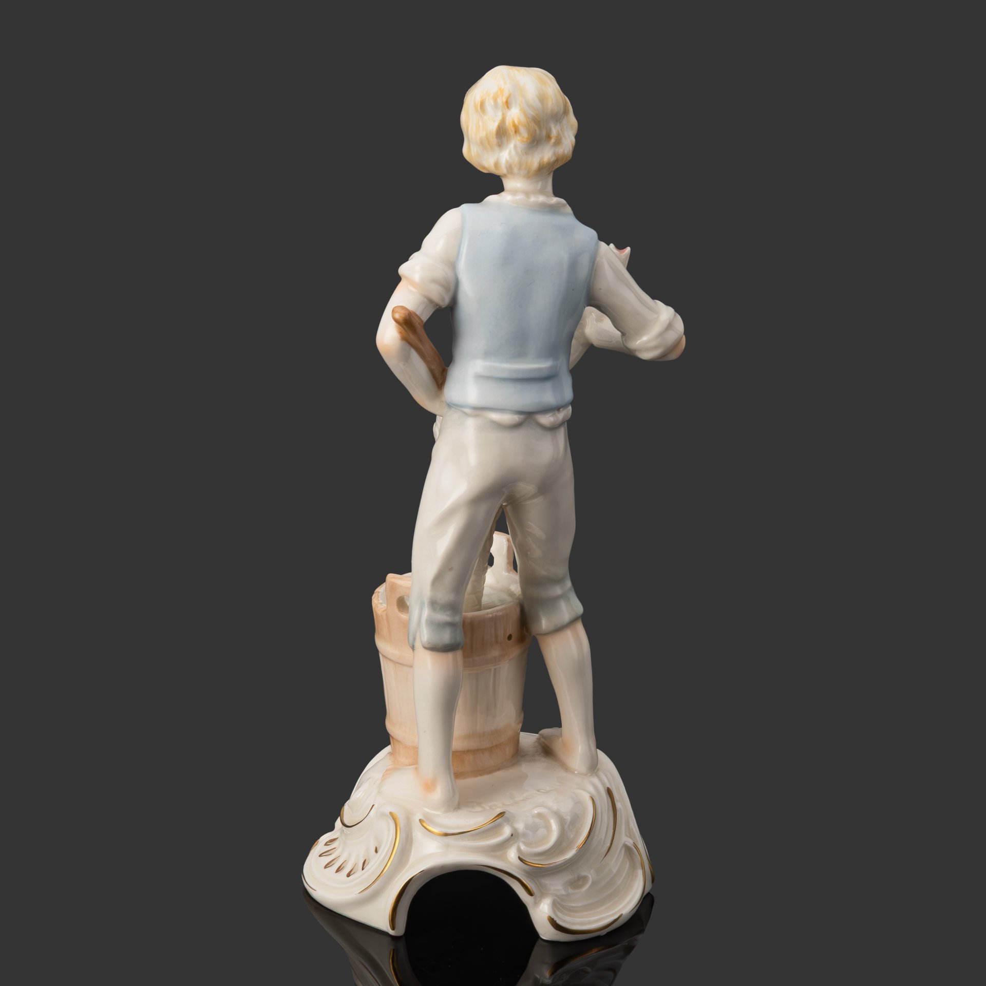 Статуэтка "Рыбак", автор  Gerhard Bochmann, фарфор, роспись, золочение, Goebel, Германия, 1971 г.