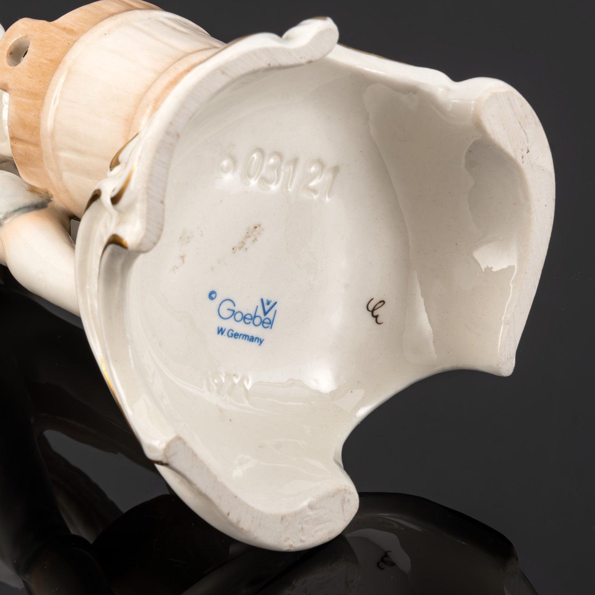 Статуэтка "Рыбак", автор  Gerhard Bochmann, фарфор, роспись, золочение, Goebel, Германия, 1971 г.