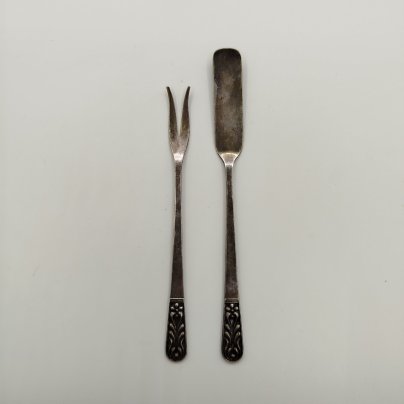 Набор сервировочный для закусок, мельхиор (медь-никель), эмаль, Красносельский ювелирный завод, СССР, 1964 г.