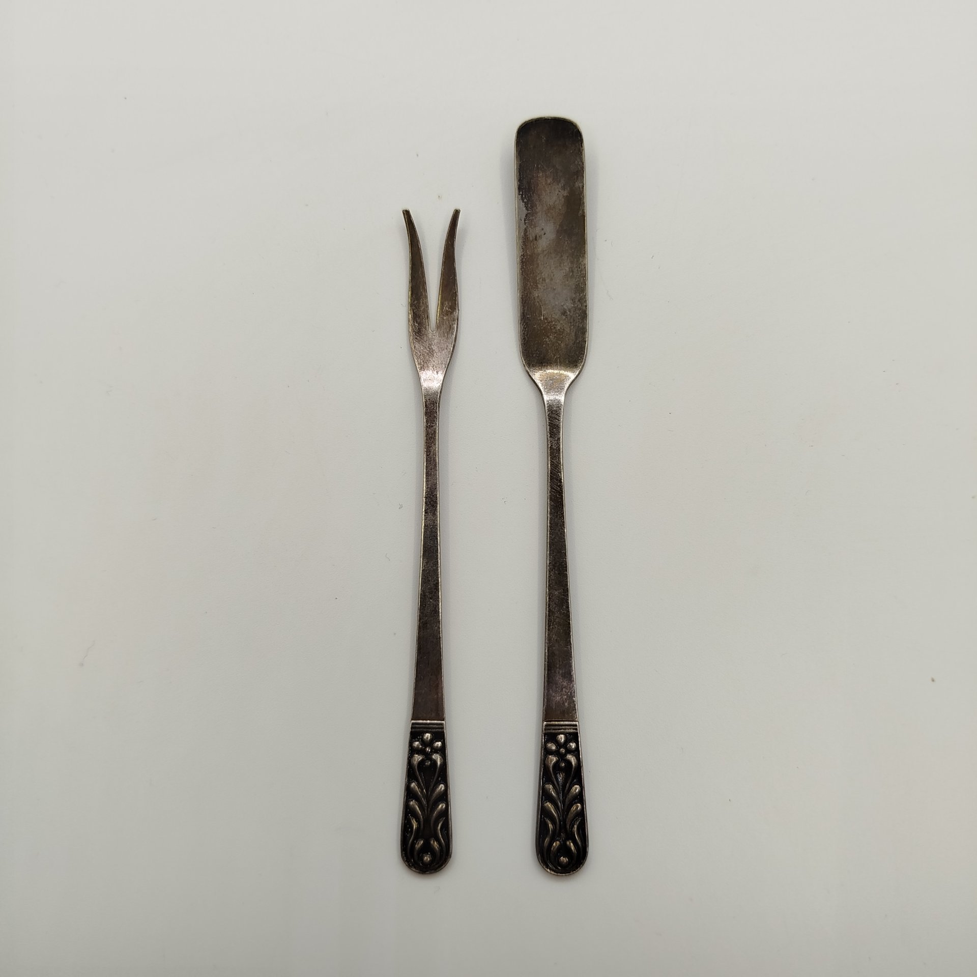 Набор сервировочный для закусок, мельхиор (медь-никель), эмаль, Красносельский ювелирный завод, СССР, 1964 г.