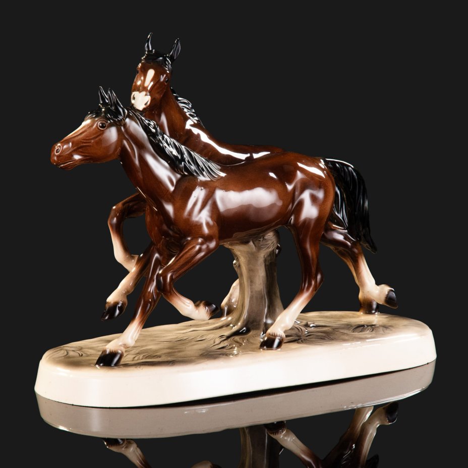 Статуэтка "Бегущие кони", фаянс, аэрография, Hertwig & Co., Германия, 1945-1958 гг., Hertwig & Co.