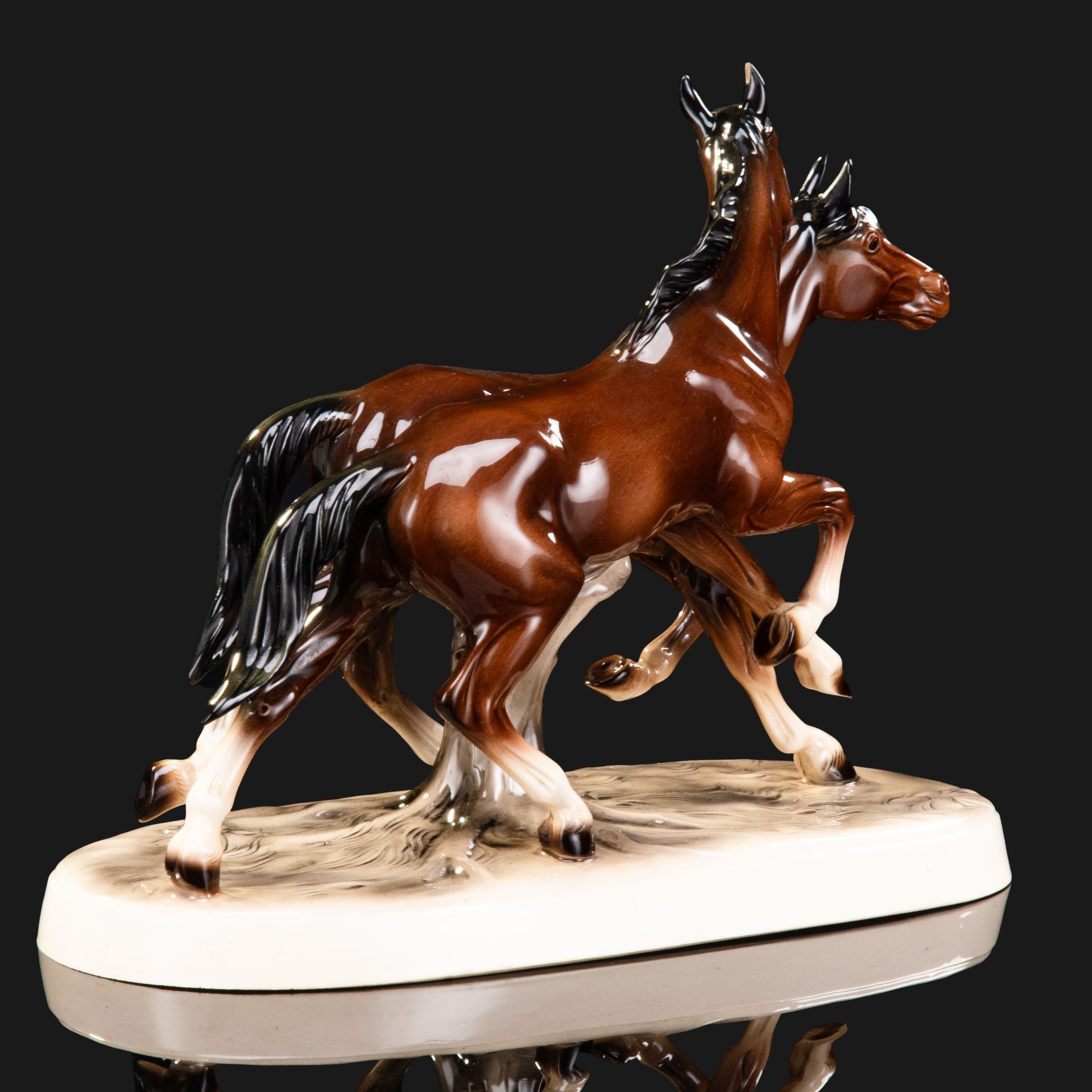 Статуэтка "Бегущие кони", фаянс, аэрография, Hertwig & Co., Германия, 1945-1958 гг., Hertwig & Co.