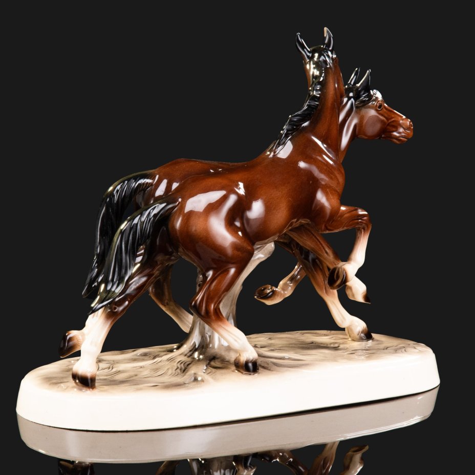 Статуэтка "Бегущие кони", фаянс, аэрография, Hertwig & Co., Германия, 1945-1958 гг., Hertwig & Co.