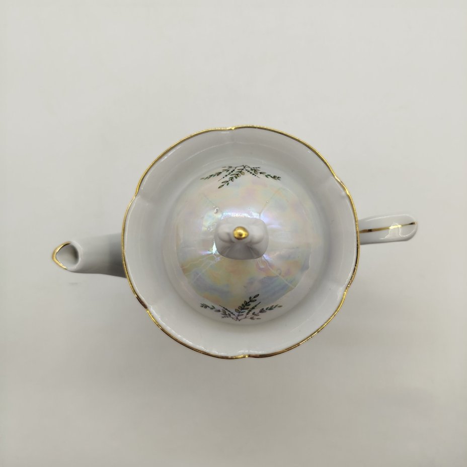 Чайник заварочный с изображением "Галантной сцены", фарфор, люстр, деколь, золочение, Минский фарфорово-фаянсовый завод, СССР, 1968-1983 гг.