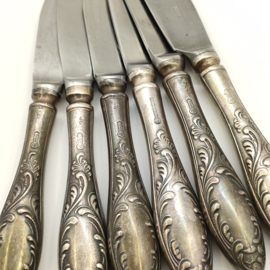 Набор из 6-ти десертных ножей с растительным декором (в подборе), мНЦ (медь-никель-цинк), нержавеющая сталь, Кольчугинский завод цветных металлов, СССР, 1960-1990 гг.