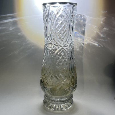 Ваза высокая для букета цветов с резным геометрическим декором