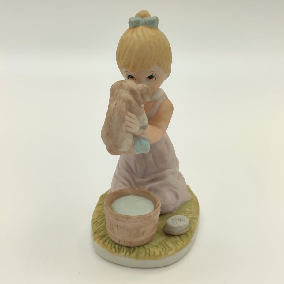 Статуэтка "Девочка со щенком", Collection Angelina, бисквит, роспись, Китай, 1990-2015 гг.