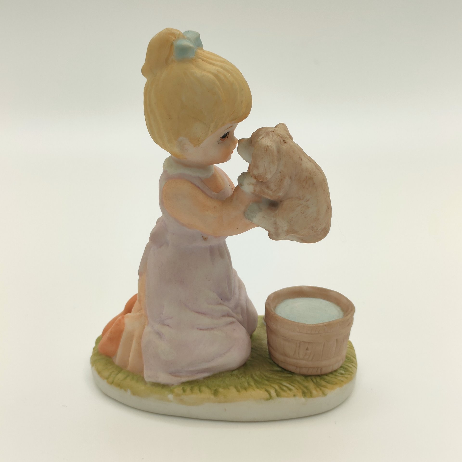 Статуэтка "Девочка со щенком", Collection Angelina, бисквит, роспись, Китай, 1990-2015 гг., Китай