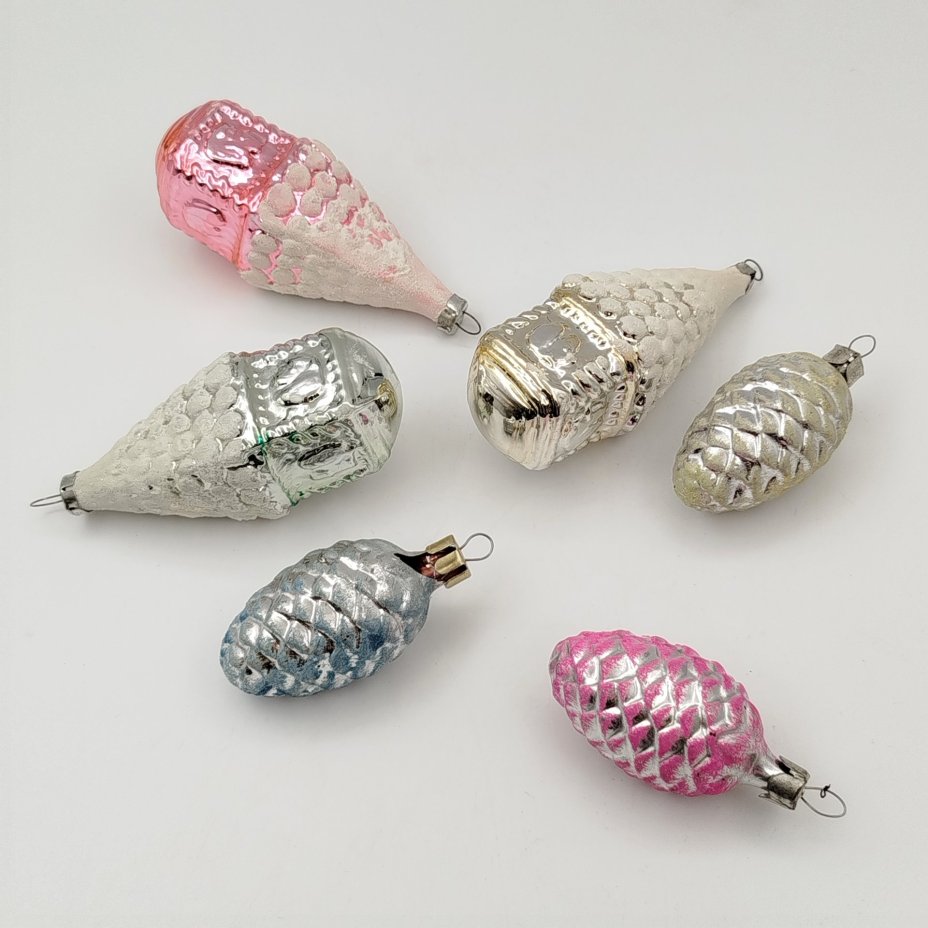 Набор винтажных ёлочных игрушек "Домики и шишки" (6 шт.), стекло, краска, металл, СССР, 1950-1980 гг.