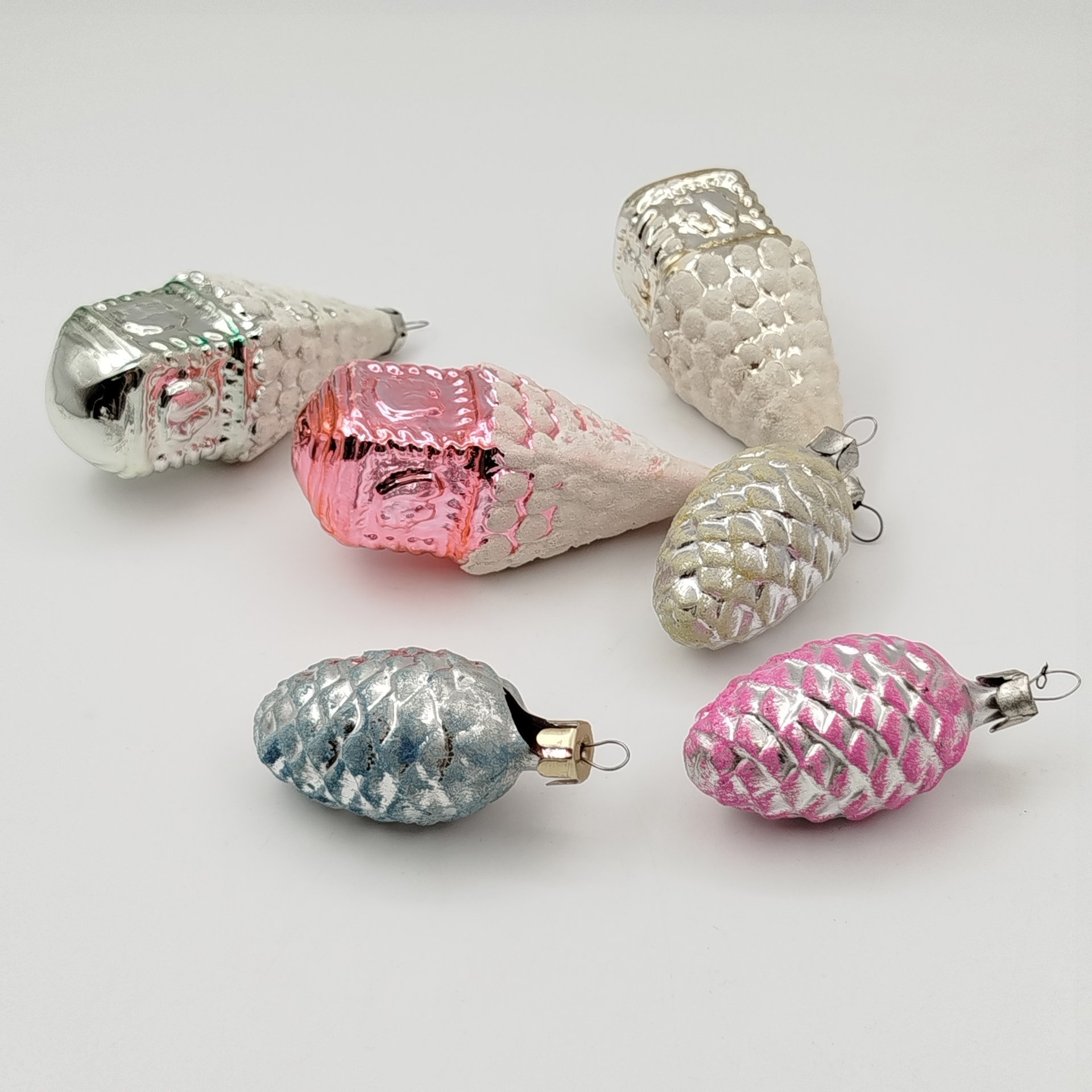 Набор винтажных ёлочных игрушек "Домики и шишки" (6 шт.), стекло, краска, металл, СССР, 1950-1980 гг.