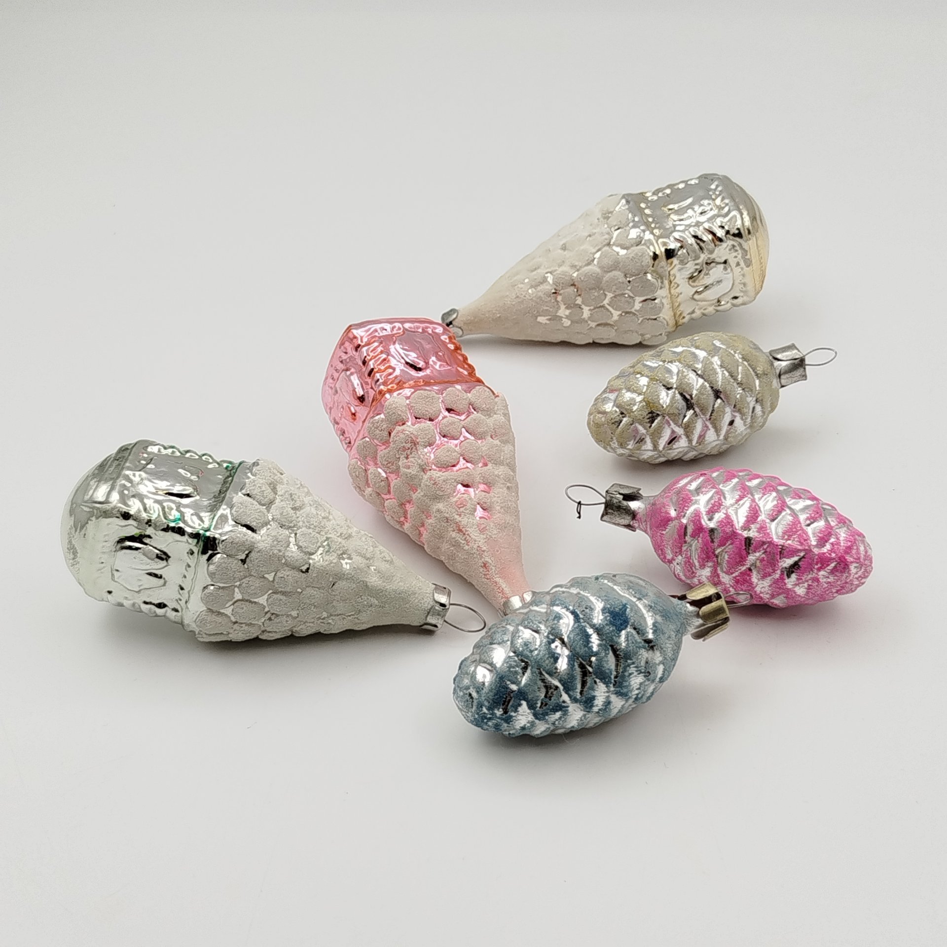 Набор винтажных ёлочных игрушек "Домики и шишки" (6 шт.), стекло, краска, металл, СССР, 1950-1980 гг.