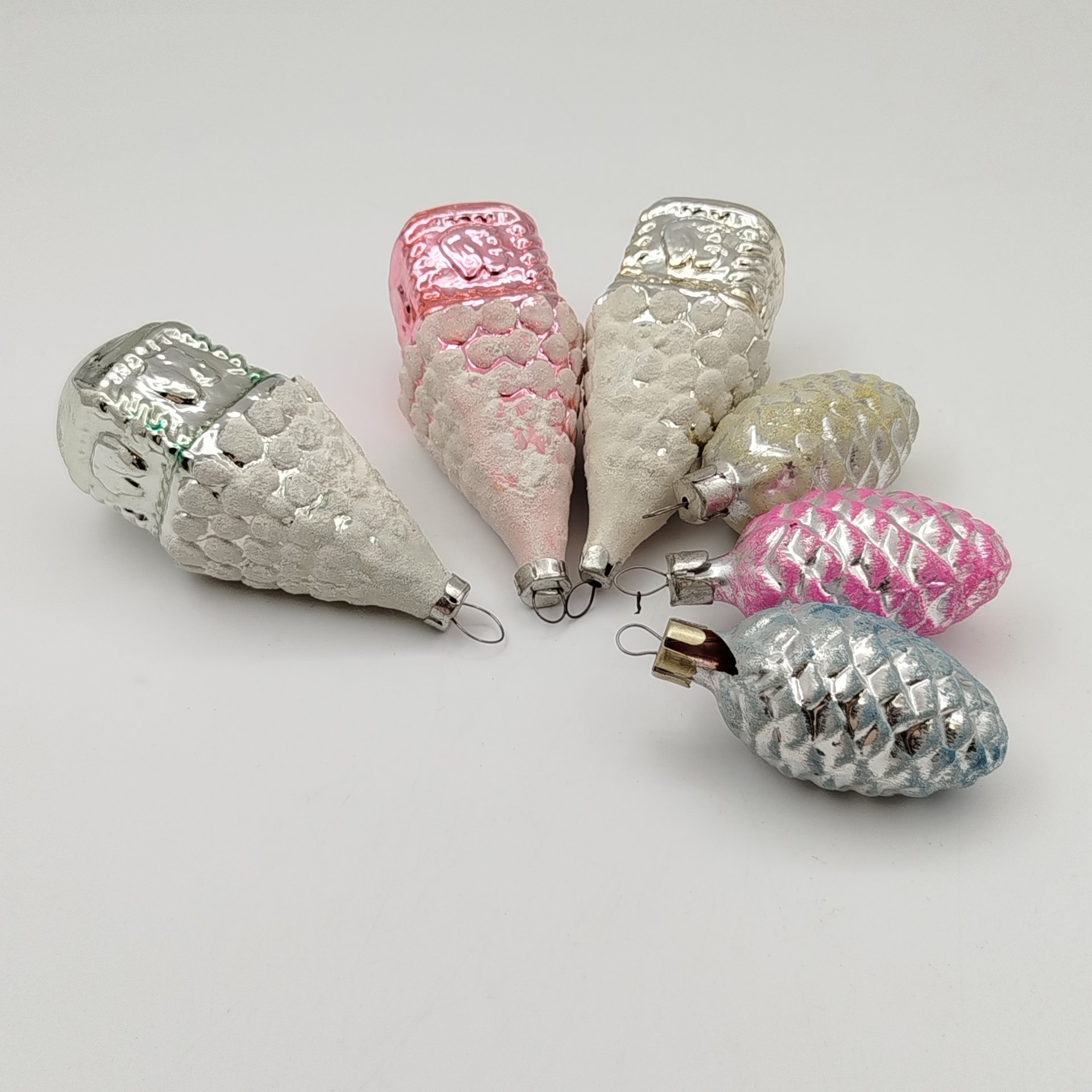 Набор винтажных ёлочных игрушек "Домики и шишки" (6 шт.), стекло, краска, металл, СССР, 1950-1980 гг.