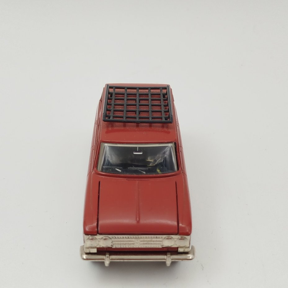 Модель автомобиля "Москвич 426"