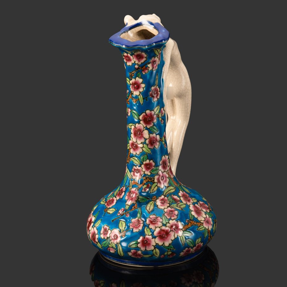 Ваза вытянутой формы с фигурой девушки, Les Bleus de Louvière