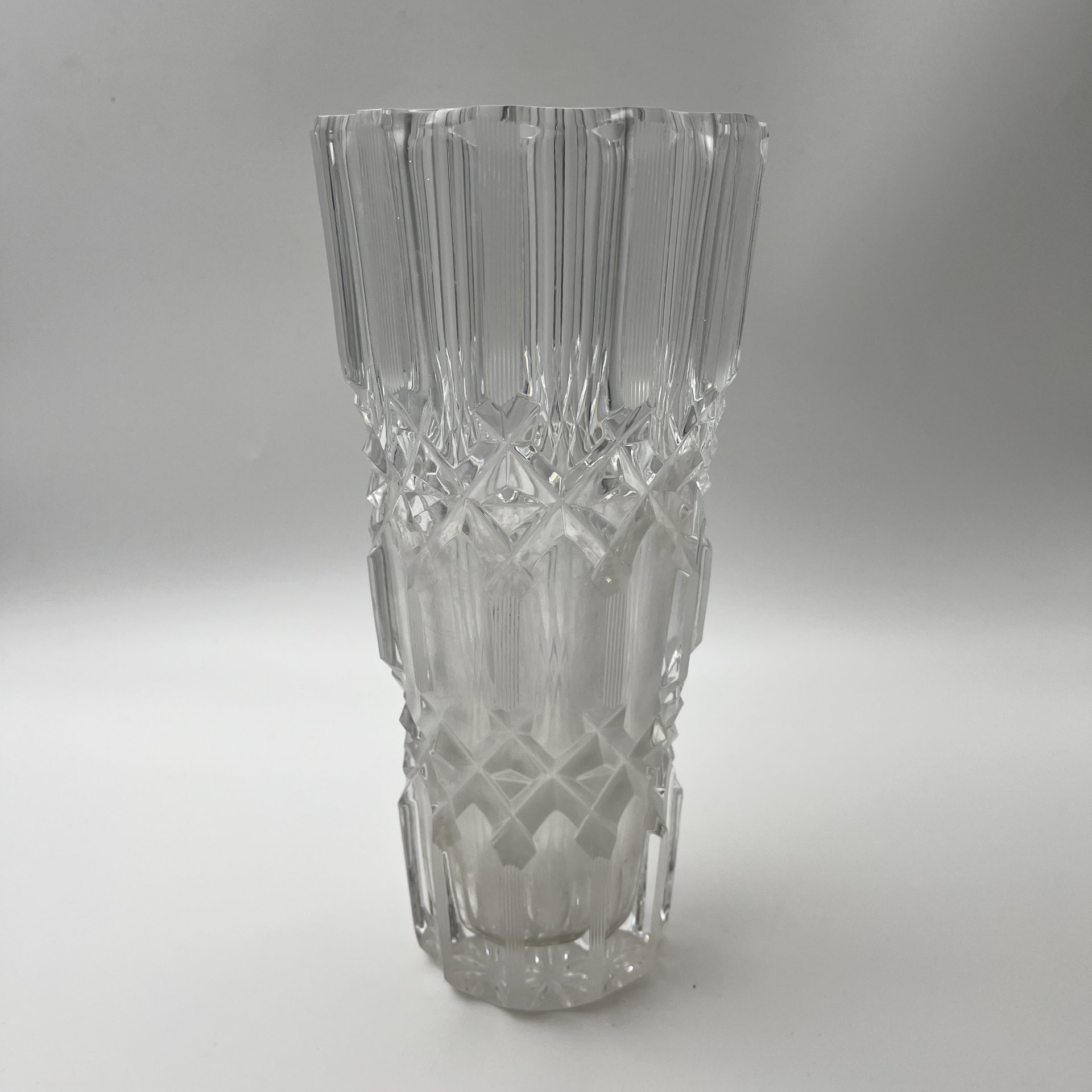 Ваза для цветов "Эхо", автор А.М. Остроумов, хрусталь, алмазная грань, Ленинградский завод художественного стекла (ЛЗХС), СССР, 1970-1980 гг.